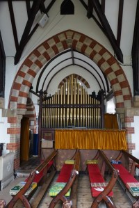 hertford_heath_holy_trinity300415_15